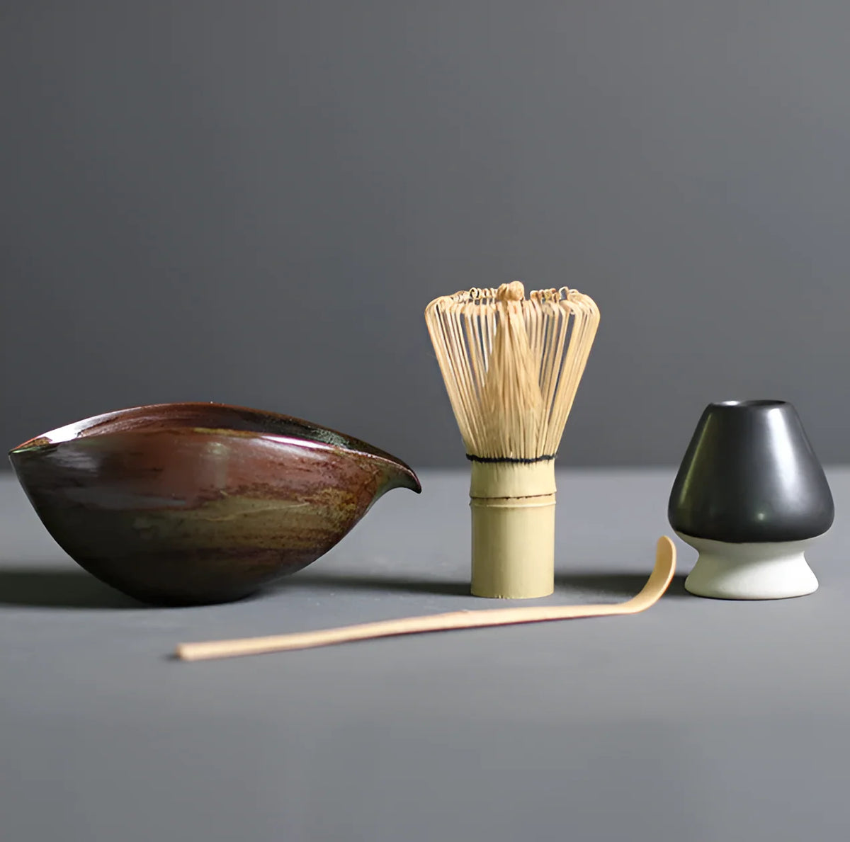 Kit matcha Chashiro 4 pièces coloris brun : bol en céramique terre cuite, fouet chasen et support