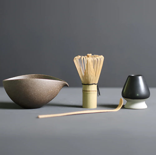 Kit matcha Chashiro 4 pièces coloris brun clair : bol 14 cm, fouet chasen en bambou, support et cuillère